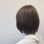 丸みのあるボブヘアの女性