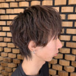 若い男性の横顔